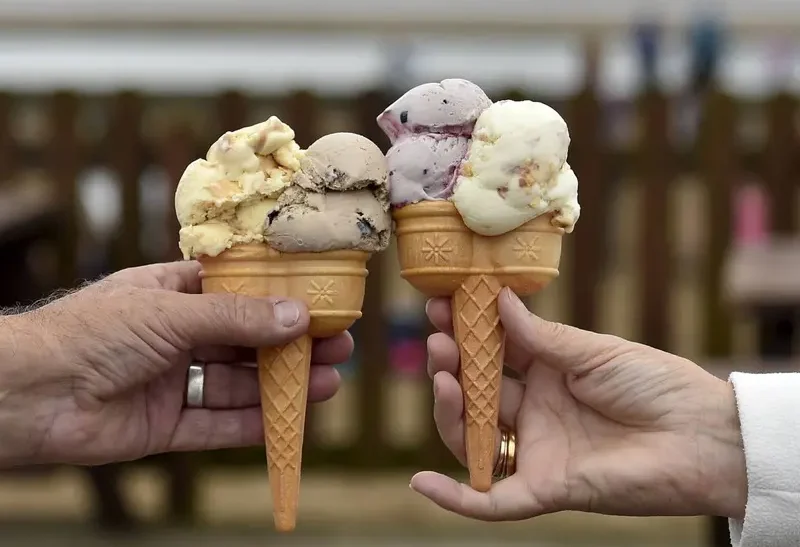 Milán busca prohibir que la gente consuma helados y pizzas después de la medianoche