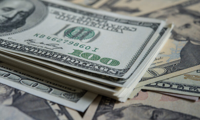 Precio del dólar abre en 17.02 pesos al mayoreo este martes