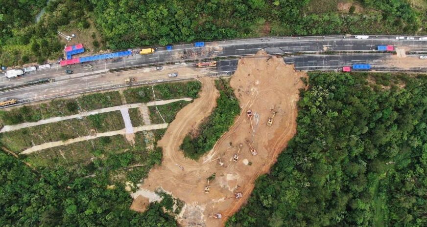 Derrumbe en China: al menos 48 muertos tras el hundimiento de una autopista