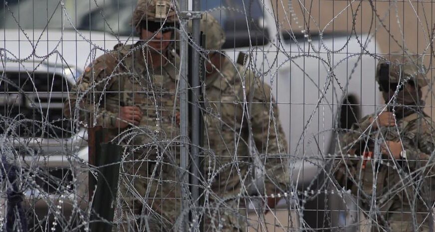 Migrantes en la frontera de México denuncian agresiones por parte de guardias texanos